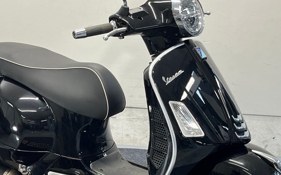 Gebrauchtmotorrad Vespa GTS 300 - Bild 2