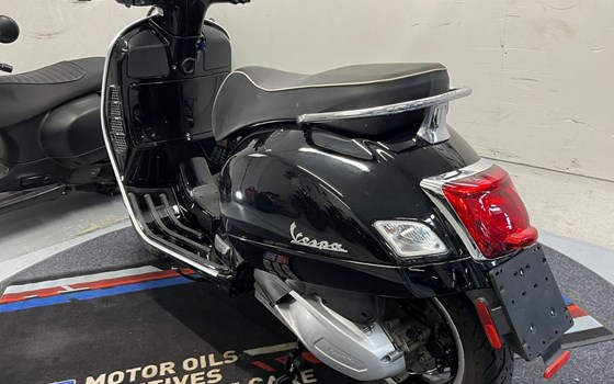 Gebrauchtmotorrad Vespa GTS 300 - Bild 6
