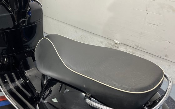 Gebrauchtmotorrad Vespa GTS 300 - Bild 7