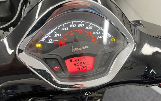 Gebrauchtmotorrad Vespa GTS 300 - Bild 8