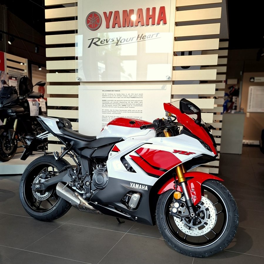 Yamaha R7