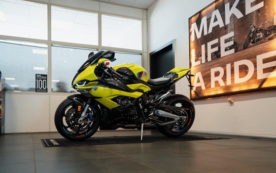Gebrauchtmotorrad BMW M 1000 RR - Bild 2