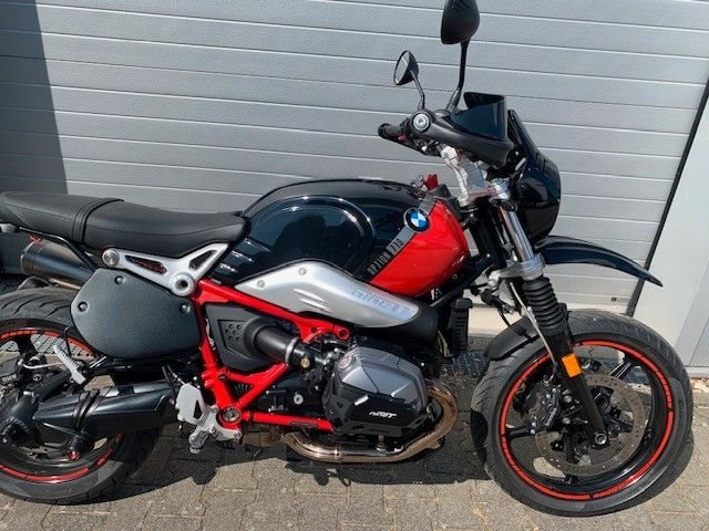 BMW R nineT