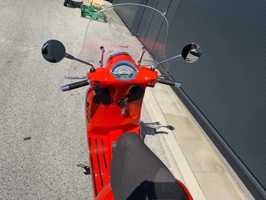 Vespa GTS 300 hpe (orange) - Bild 4