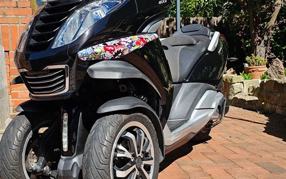 Gebrauchtmotorrad Peugeot Metropolis 400 - Bild 2