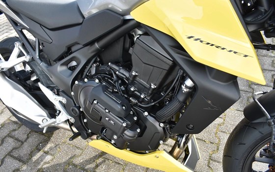 Gebrauchtmotorrad Honda CB750 Hornet E-Clutch - Bild 5