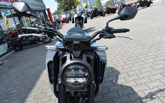 Gebrauchtmotorrad Honda CB125R - Bild 4