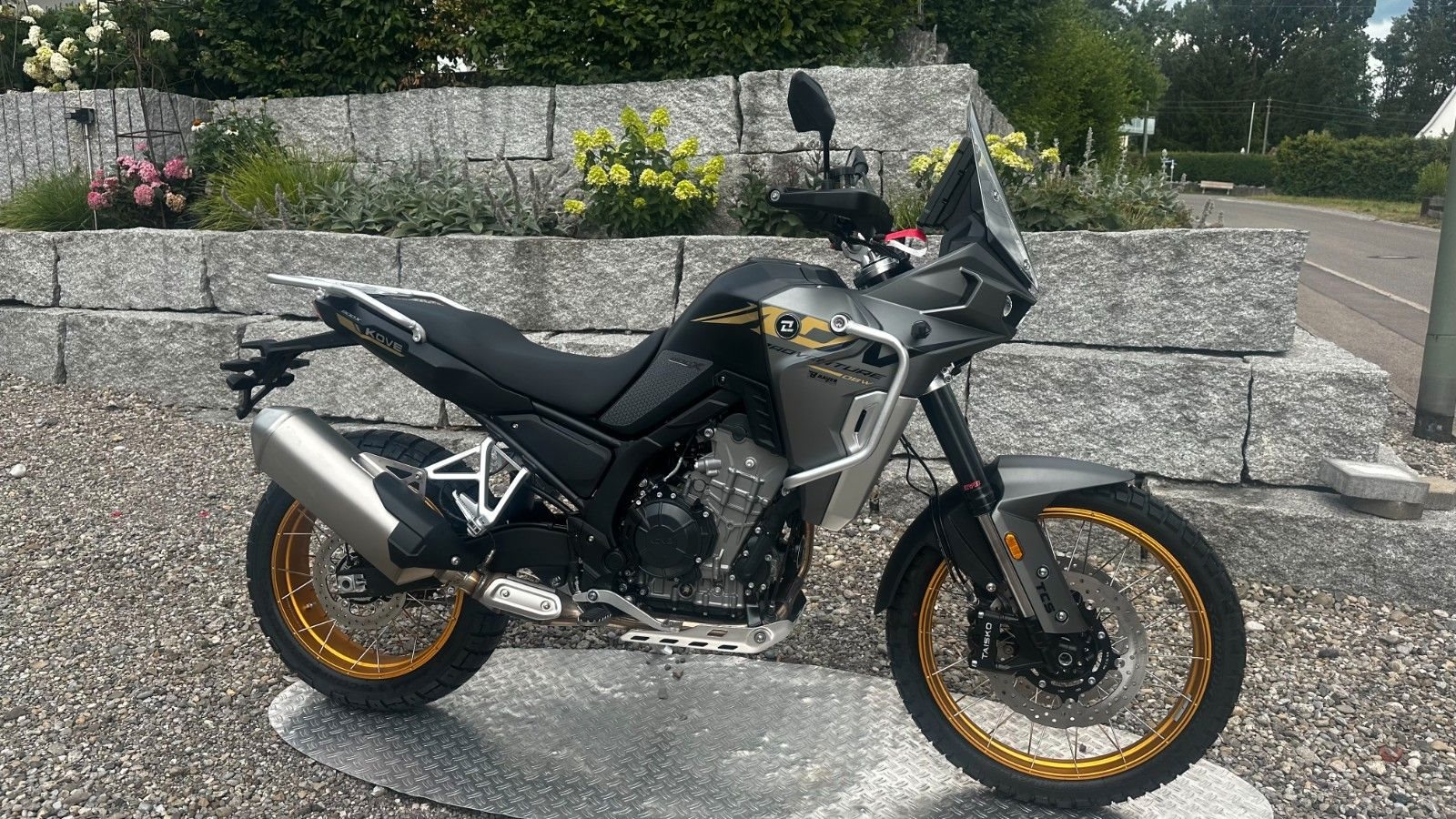 Kove 800X