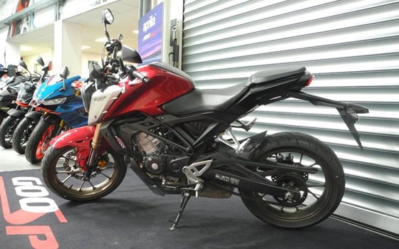 Gebrauchtmotorrad Honda CB125R - Bild 2