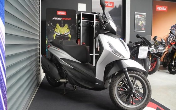 Gebrauchtmotorrad Piaggio Beverly 400 S - Bild 5