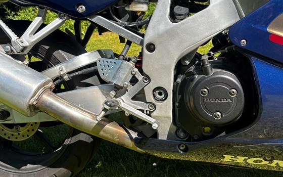Gebrauchtmotorrad Honda CBR 900 RR Fireblade - Bild 10