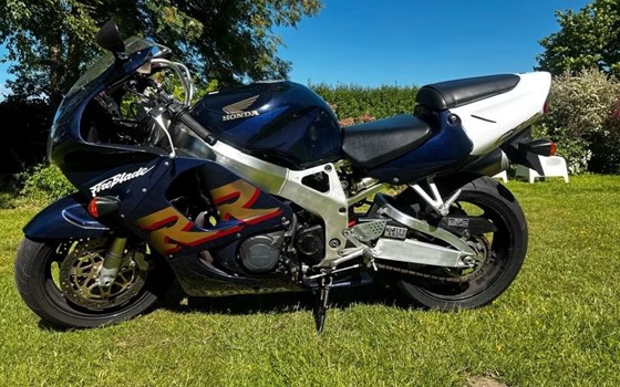 Gebrauchtmotorrad Honda CBR 900 RR Fireblade - Bild 3