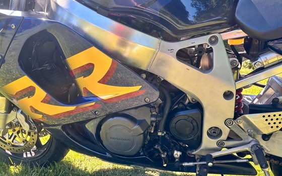 Gebrauchtmotorrad Honda CBR 900 RR Fireblade - Bild 9