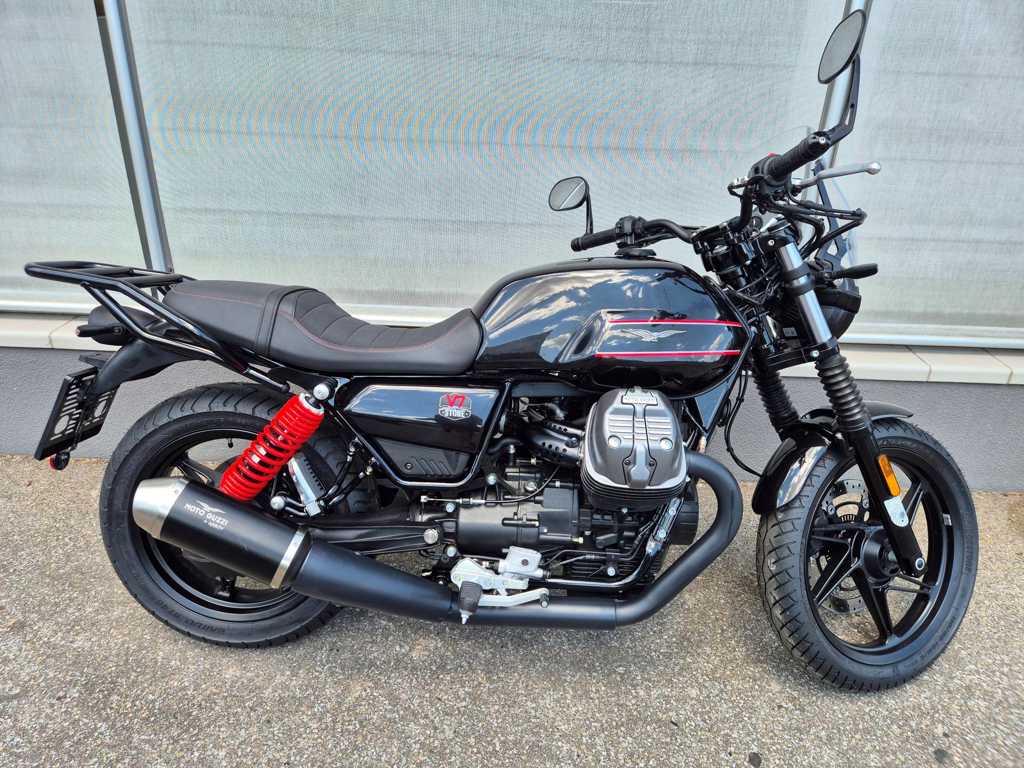 Moto Guzzi V7 II Stone