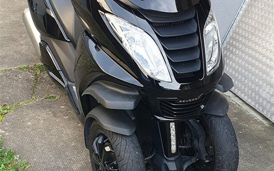 Gebrauchtmotorrad Peugeot Metropolis 400 - Bild 1