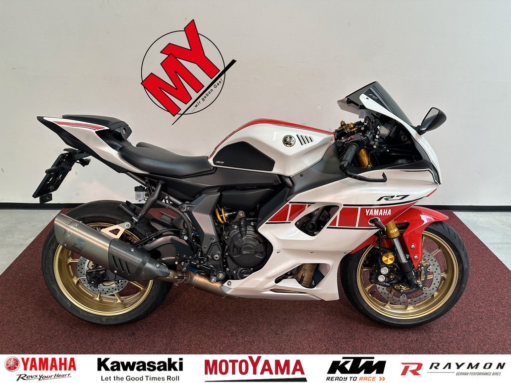 Yamaha R7
