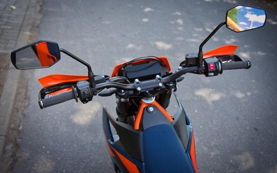 Gebrauchtmotorrad KTM 690 SMC R - Bild 11