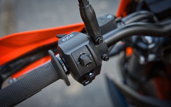 Gebrauchtmotorrad KTM 690 SMC R - Bild 14