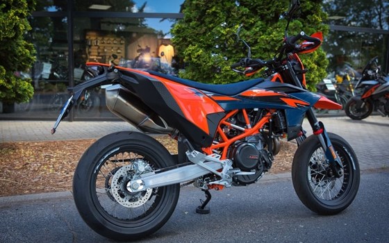 Gebrauchtmotorrad KTM 690 SMC R - Bild 3