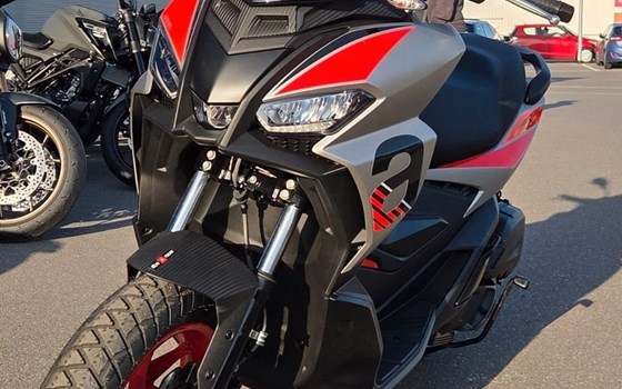 Neufahrzeug Aprilia SR GT Sport 125 - Bild 3