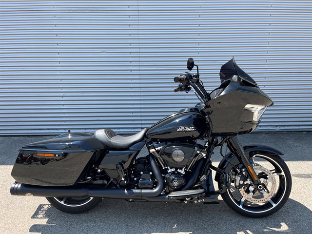 Harley-Davidson Road Glide FLTRX (Vivid Black/Black Finish) - Bild 1