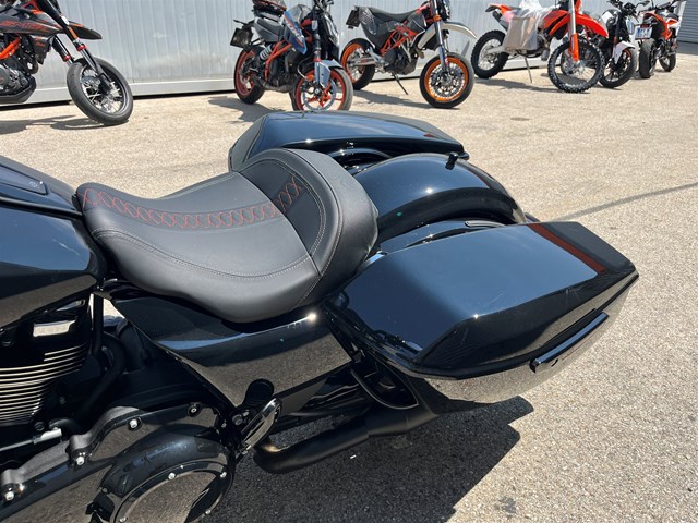 Harley-Davidson Road Glide FLTRX (Vivid Black/Black Finish) - Bild 11