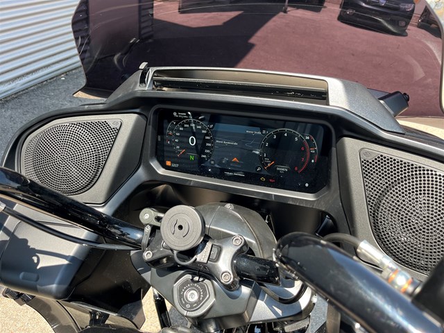Harley-Davidson Road Glide FLTRX (Vivid Black/Black Finish) - Bild 13