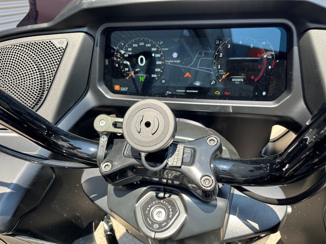 Harley-Davidson Road Glide FLTRX (Vivid Black/Black Finish) - Bild 15