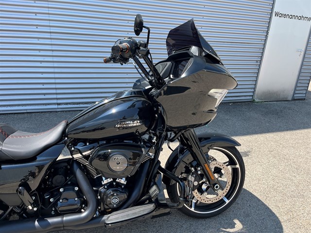 Harley-Davidson Road Glide FLTRX (Vivid Black/Black Finish) - Bild 2
