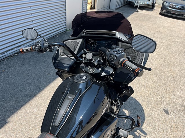 Harley-Davidson Road Glide FLTRX (Vivid Black/Black Finish) - Bild 4