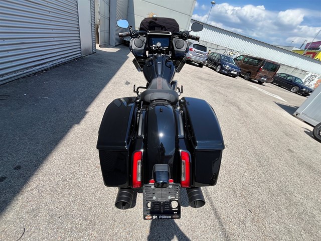 Harley-Davidson Road Glide FLTRX (Vivid Black/Black Finish) - Bild 8