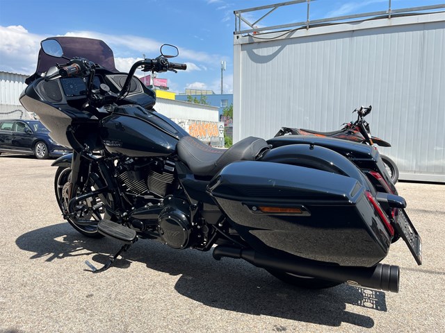 Harley-Davidson Road Glide FLTRX (Vivid Black/Black Finish) - Bild 9