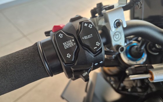 Gebrauchtmotorrad Ducati Streetfighter V4 S - Bild 12