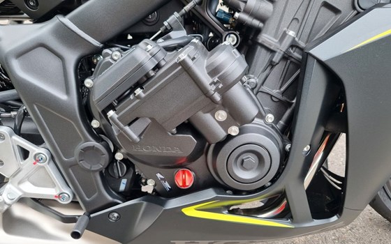 Gebrauchtmotorrad Honda CBR650R E-Clutch - Bild 9