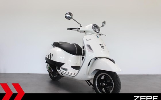 Gebrauchtmotorrad Vespa GTS 300 - Bild 1