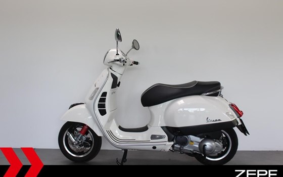 Gebrauchtmotorrad Vespa GTS 300 - Bild 3