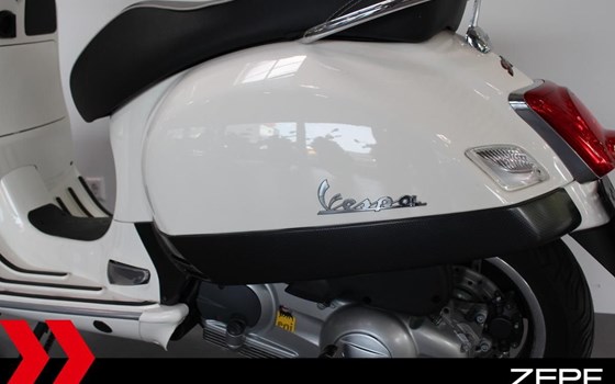 Gebrauchtmotorrad Vespa GTS 300 - Bild 5