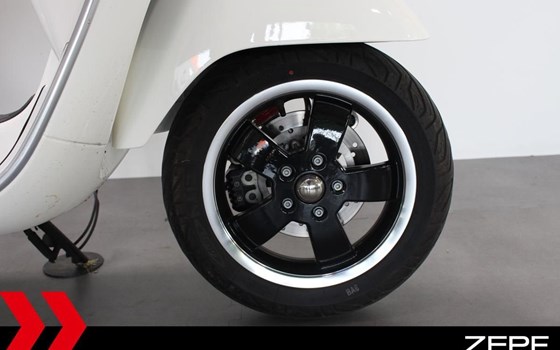 Gebrauchtmotorrad Vespa GTS 300 - Bild 7