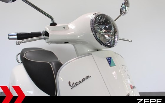 Gebrauchtmotorrad Vespa GTS 300 - Bild 8