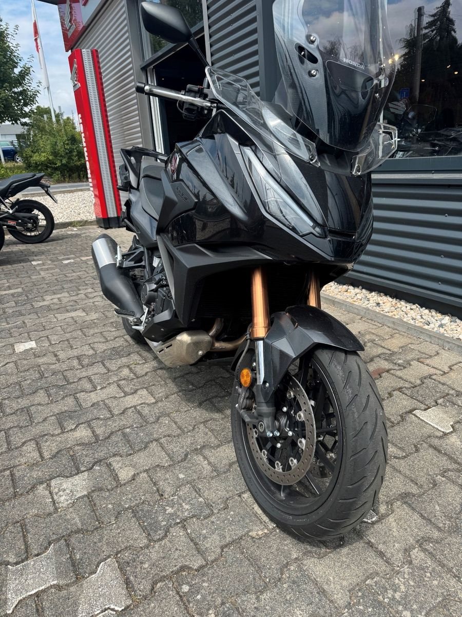 Honda NT1100 DCT Electronic Suspension