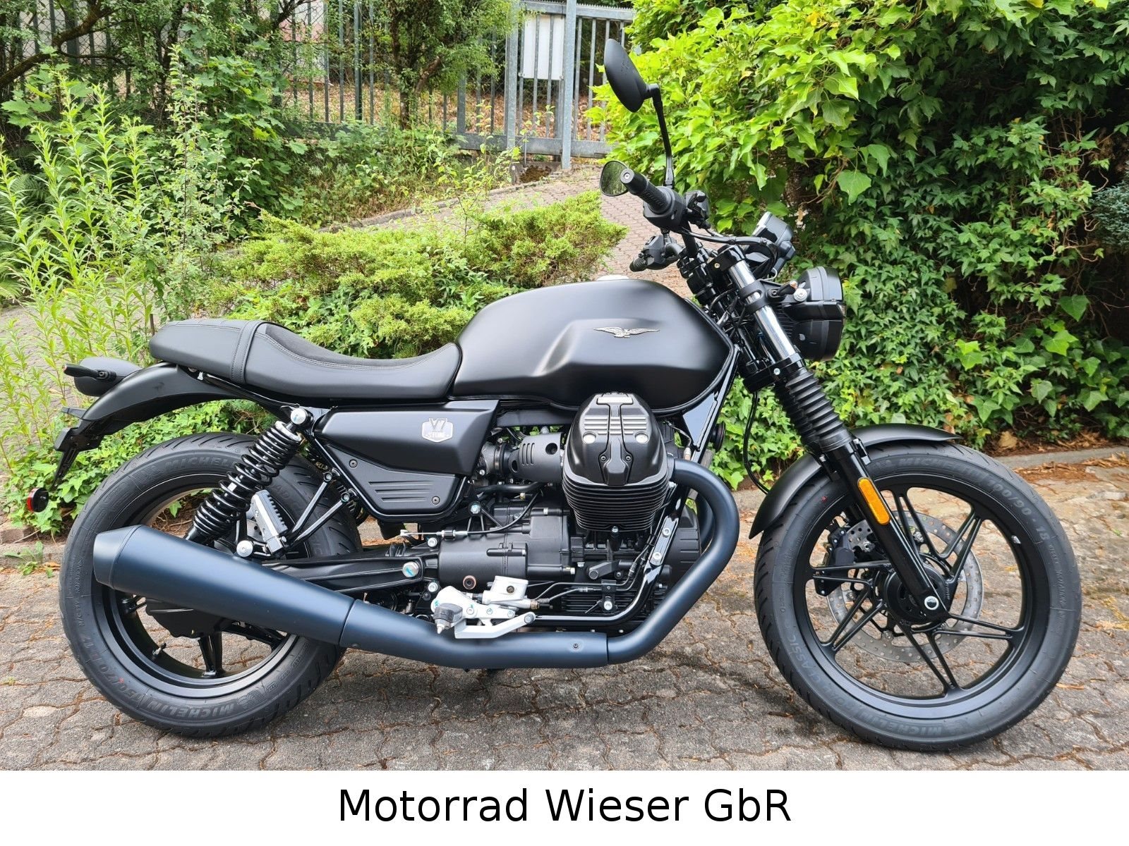 Moto Guzzi V7 Stone