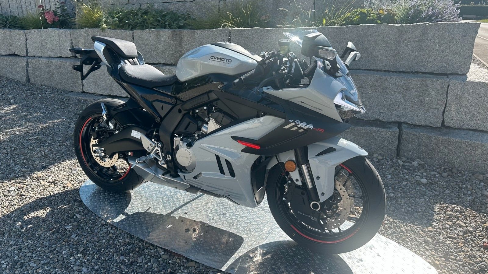 CFMOTO 675SR-R