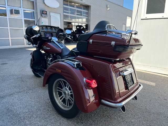 Harley-Davidson Tri Glide Ultra FLHTCUTG (schwarz) - Bild 11
