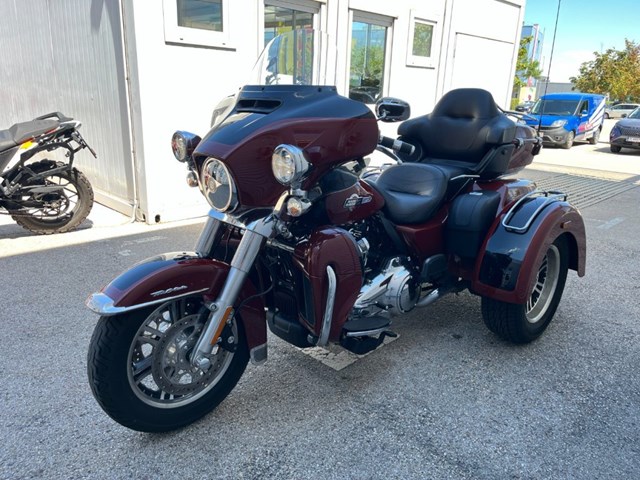 Harley-Davidson Tri Glide Ultra FLHTCUTG (schwarz) - Bild 12