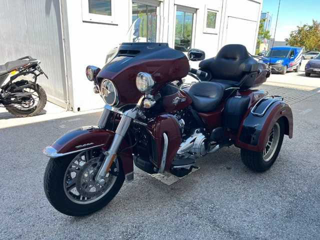Harley-Davidson Tri Glide Ultra FLHTCUTG (schwarz) - Bild 12