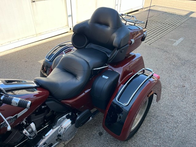 Harley-Davidson Tri Glide Ultra FLHTCUTG (schwarz) - Bild 13