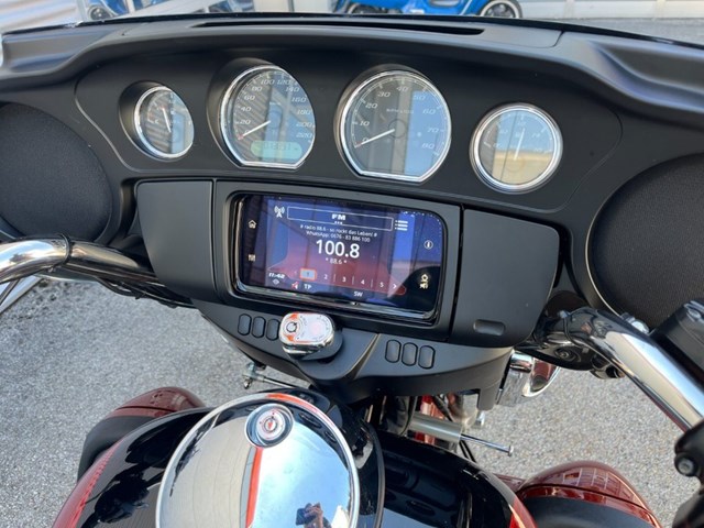 Harley-Davidson Tri Glide Ultra FLHTCUTG (schwarz) - Bild 16