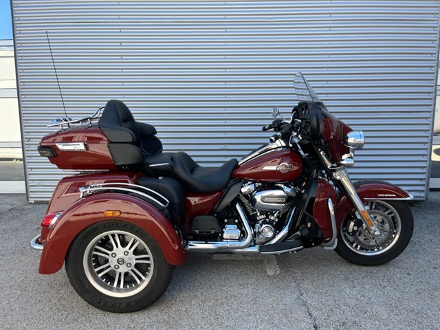 Harley-Davidson Tri Glide Ultra FLHTCUTG (schwarz) - Bild 3