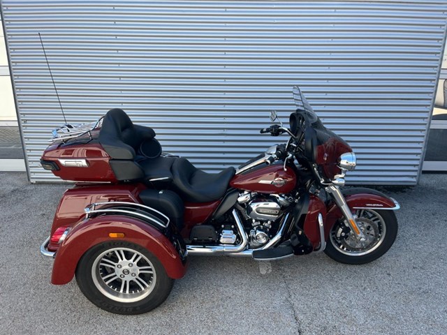 Harley-Davidson Tri Glide Ultra FLHTCUTG (schwarz) - Bild 4