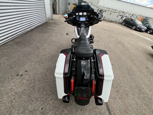 Harley-Davidson CVO Street Glide FLHXSE (weiss) - Bild 10
